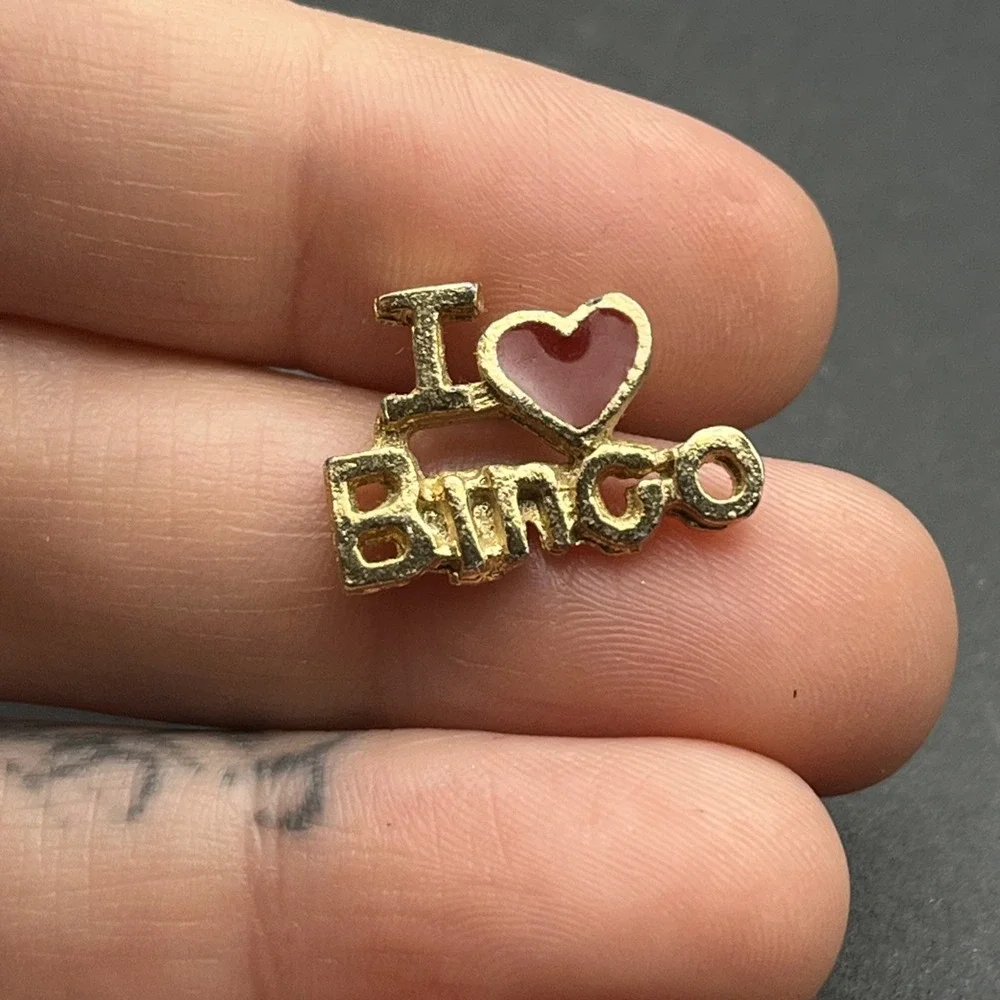 I Heart‎ Love Bingo Gold Tone Lapel Hat Pin D2A